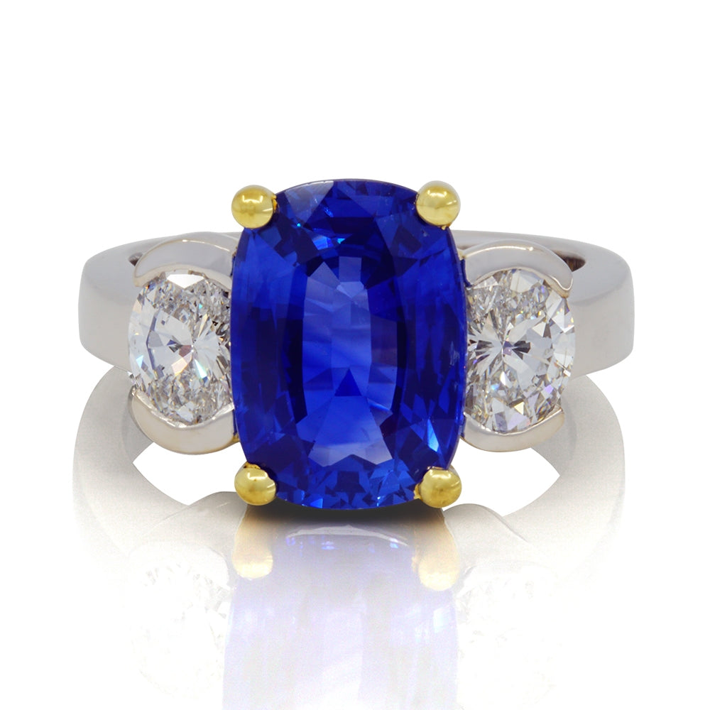 18Kt Two TSapphire And Diamond Ring