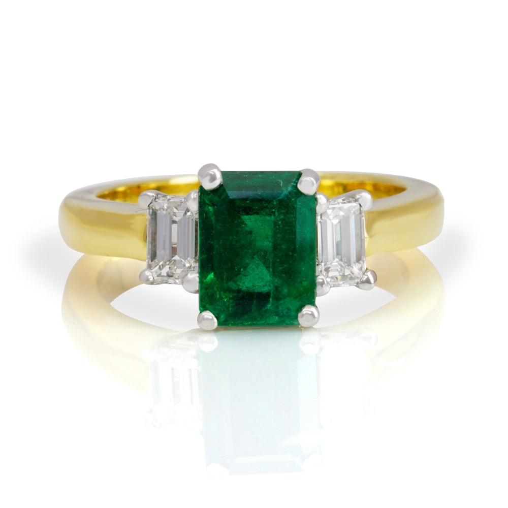 18Kt Yellow Gold 3 StEmerald And Diamond Ring