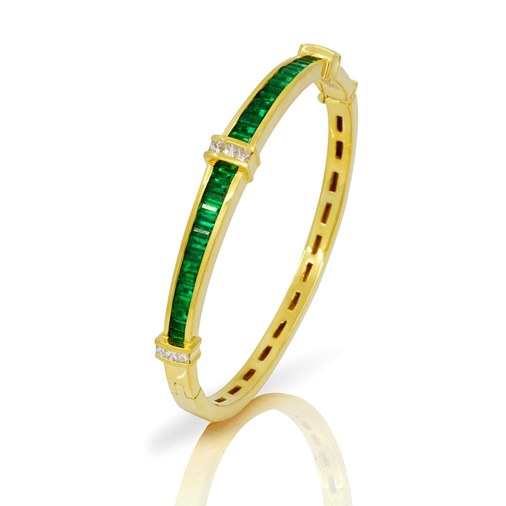 18Kt Yellow Gold Emerald Bangle Bracelet