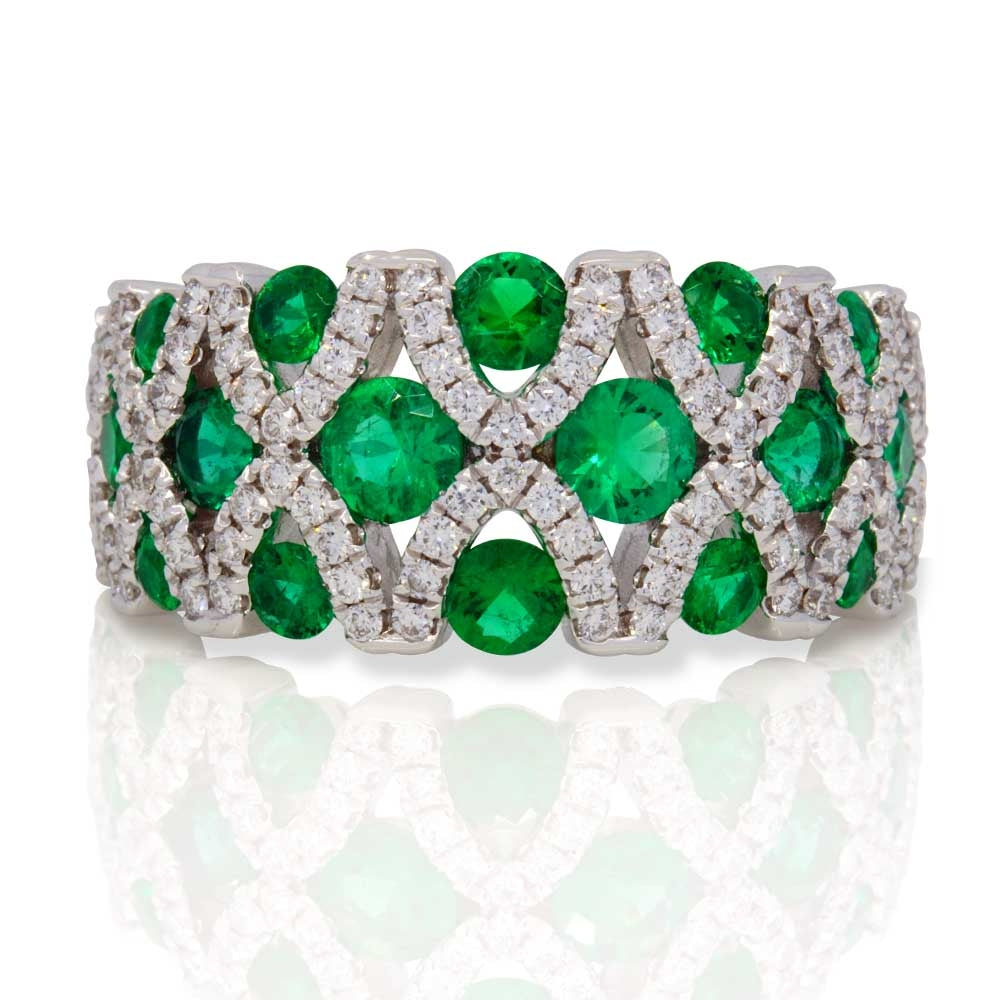 One 18Kt White Gold Half Round Quilted Patterned Band
